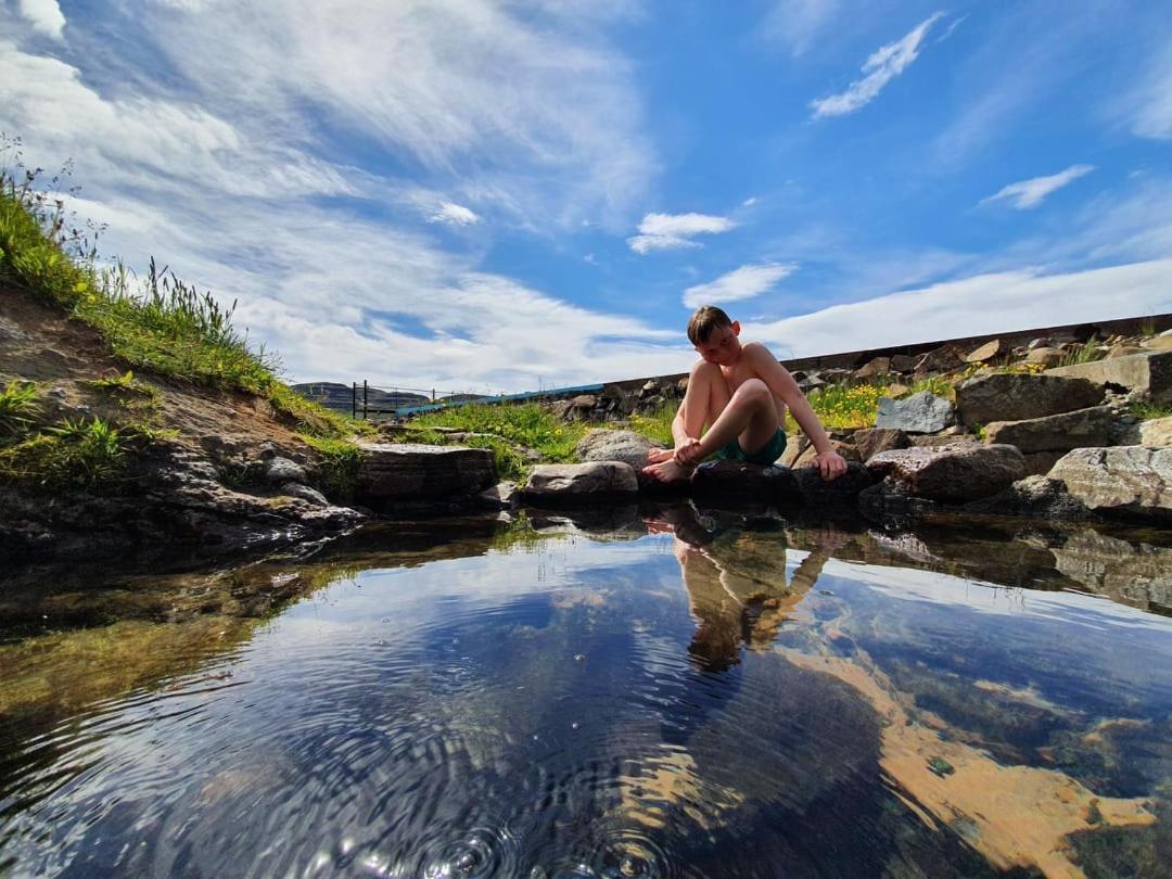 Hotel Laugarholl With Natural Hot Spring Holmavik Exterior photo