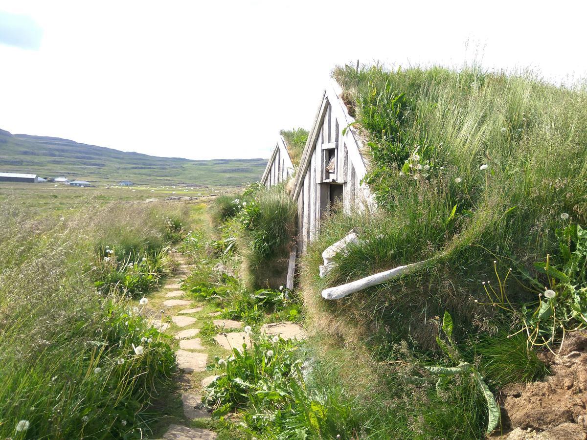 Hotel Laugarholl With Natural Hot Spring Holmavik Exterior photo