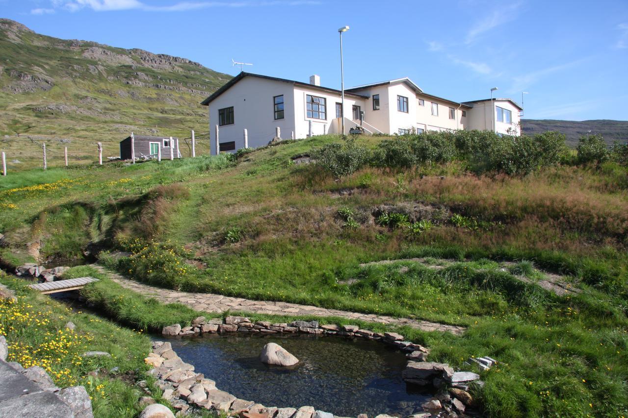 Hotel Laugarholl With Natural Hot Spring Holmavik Exterior photo